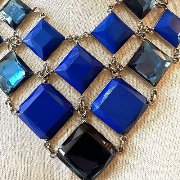 Blue square statement necklace - Picture 2 of 10